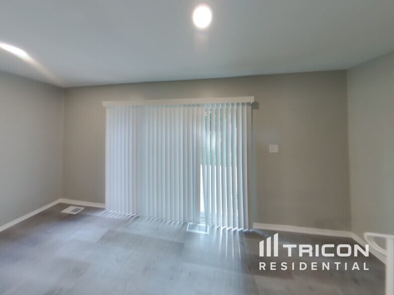 Building Photo - 721 Sequoia Dr