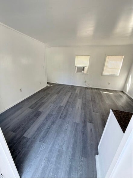 Building Photo - 215 Weeks Rd