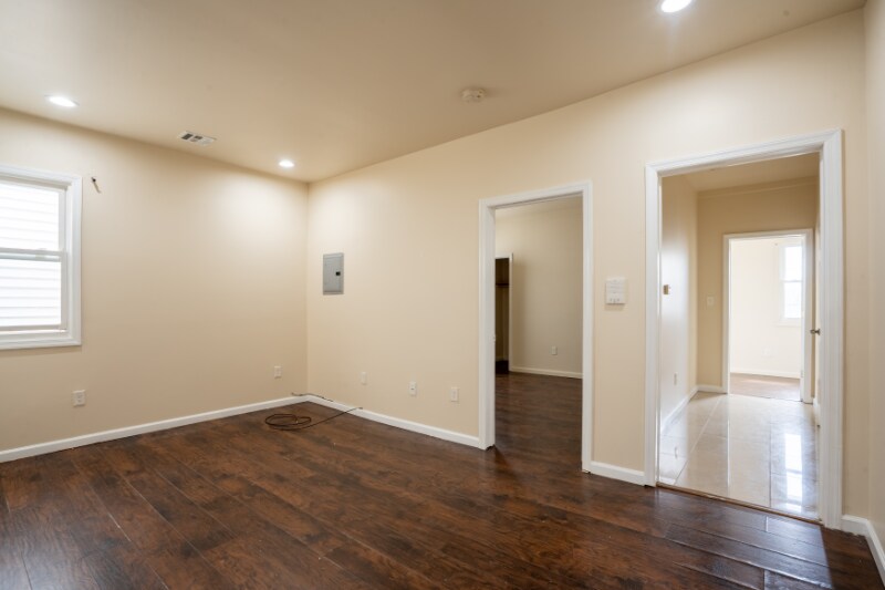 Building Photo - 467 Hawthorne Ave