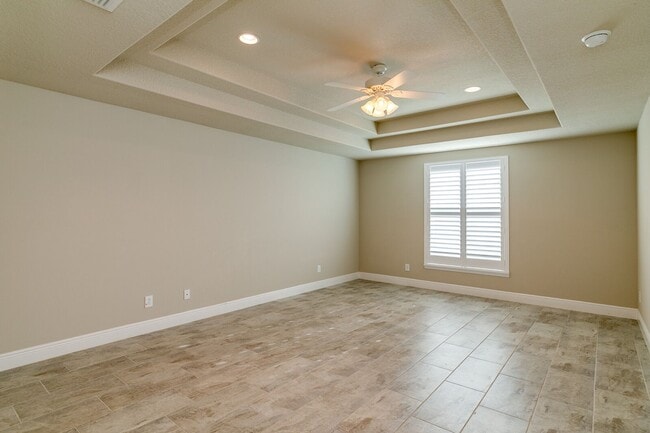 Building Photo - Luxury Living At An Affordable Price
