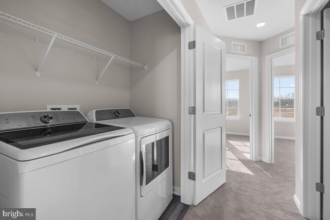 Building Photo - 569 Seeback Dr