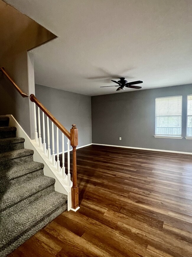 Building Photo - 9411 Rainbow Creek