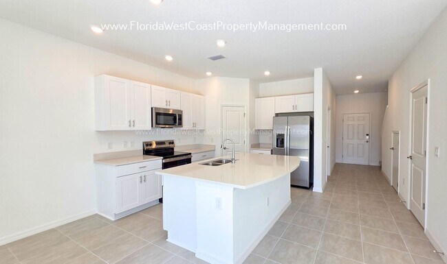 Building Photo - OUTSTANDING BRAND NEW TOWNHOME MOVE IN READY! AZARIO TOWNHOMES LWR !