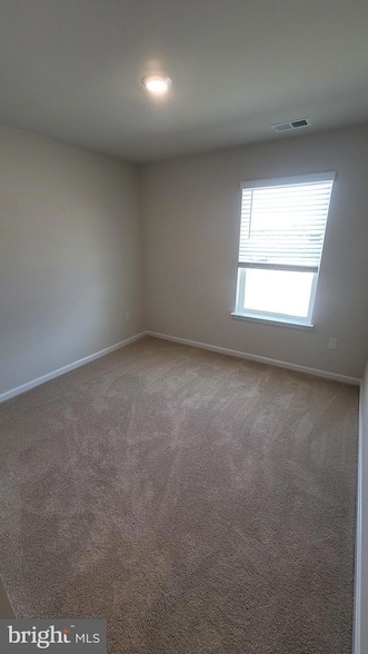 Building Photo - 102 Sycamore Ln