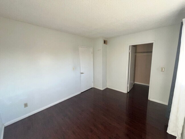 Building Photo - 488 S Anza St