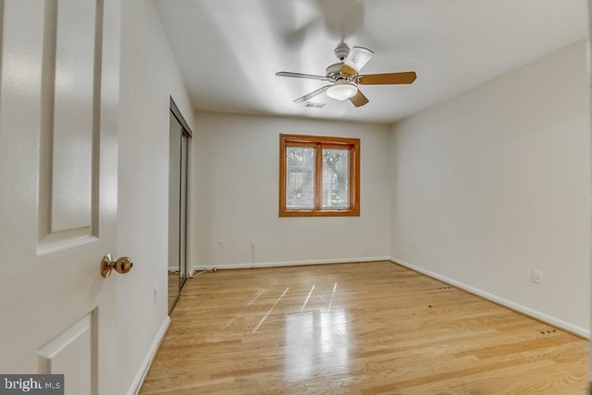 Building Photo - 1809 N Uhle St