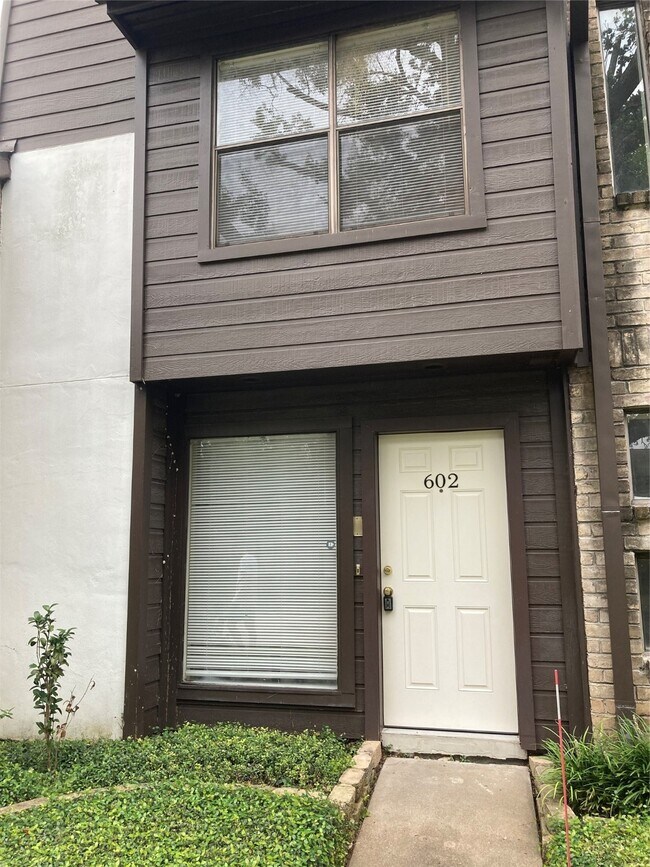 Building Photo - 2601 S Braeswood Blvd