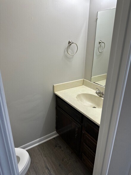 Building Photo - 643 Walker Rd