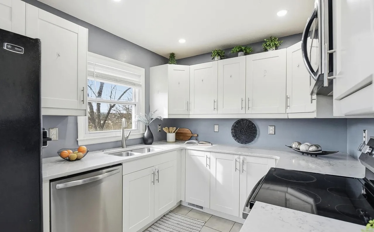 Kitchen - 7733 Webster St