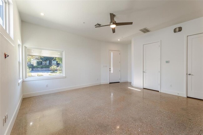Building Photo - 2808 W 44th St