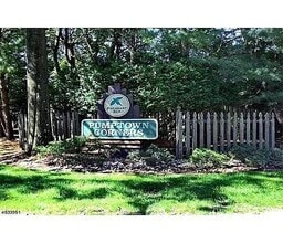 Building Photo - 5 Pheasant Run