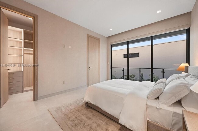 Building Photo - 723 NE 77th St