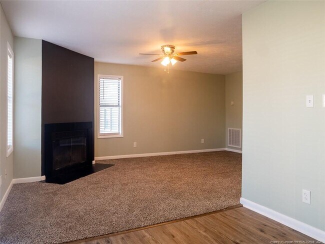 Building Photo - 667 Bartons Landing Pl