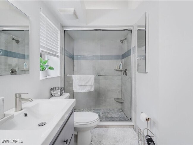 Building Photo - 4910 Cougar Ct N
