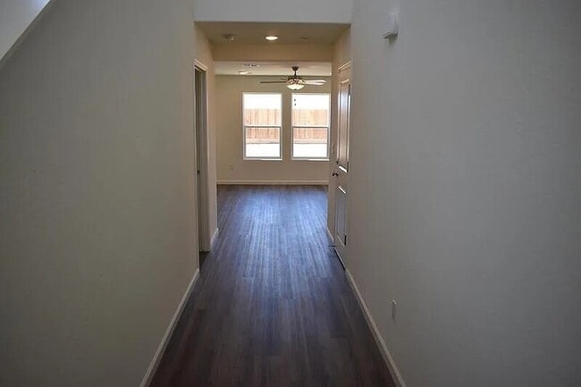Building Photo - 736 Athena Dr