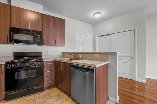 Building Photo - 845 Newark Ave