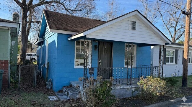 Building Photo - MOVE IN SPECIAL: $1000 OFF 1st MONTH'S RENT** and RATE DROP ALERT (was $1600/month)!