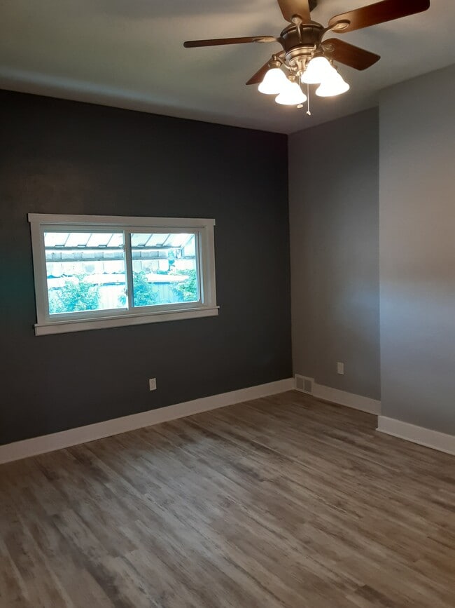 Building Photo - 230 Langley Ave