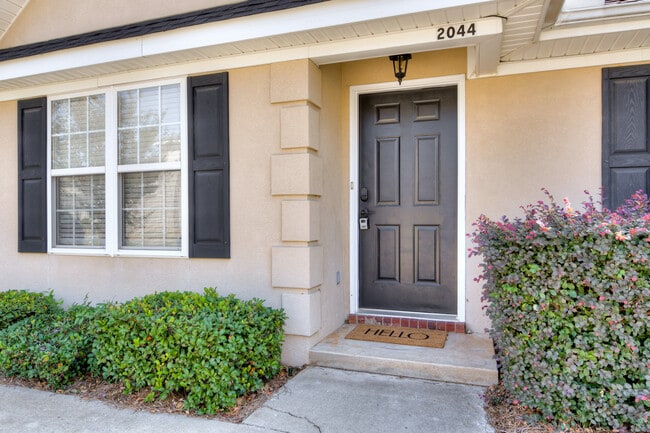 Building Photo - 2044 Lillian Dr