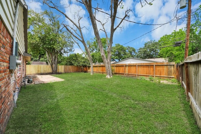 Building Photo - 6034 John Dreaper Dr