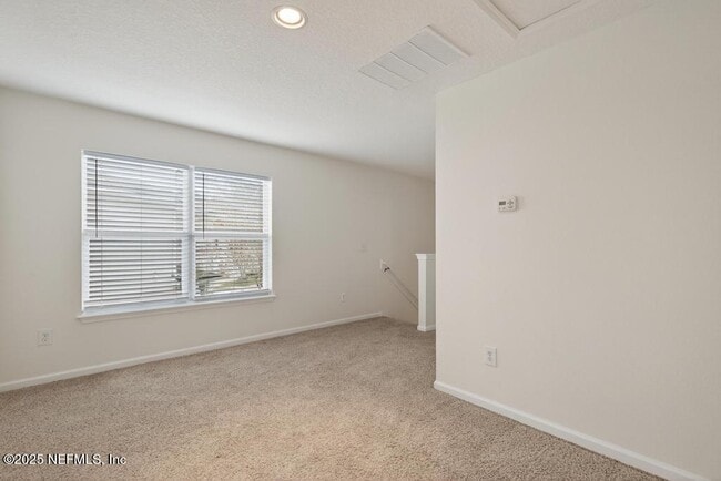 Building Photo - 411 Walnut Dr