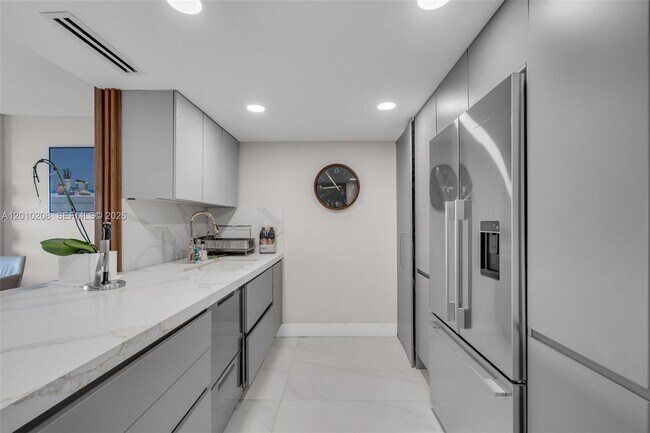 Building Photo - 155 Ocean Ln Dr