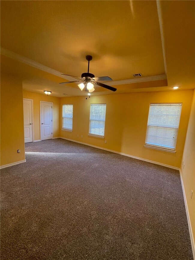 Building Photo - 143 Fox Run Cir