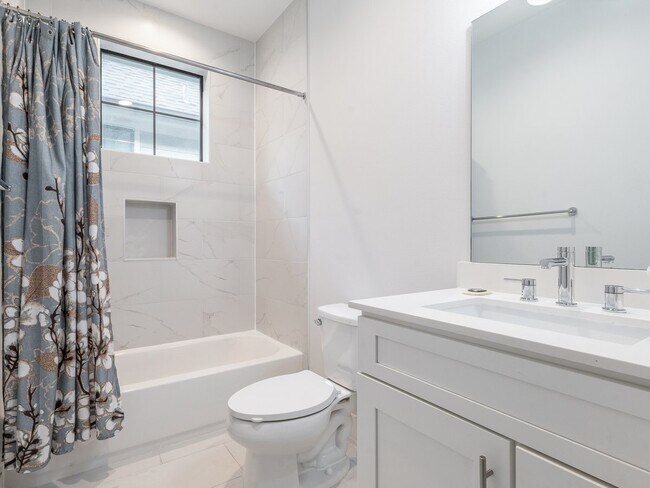 Building Photo - 210 E 32nd St