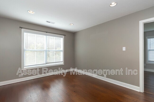Building Photo - 1416 Madison Oaks Rd