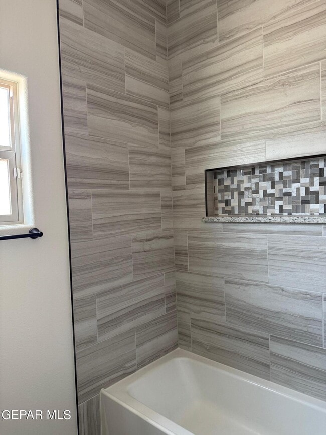 Building Photo - 229 Farnborough St