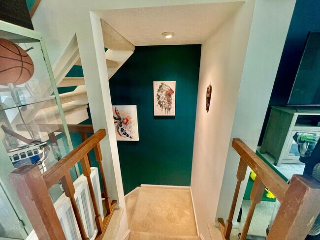Building Photo - Charming and Spacious 3-Bedroom Home for R...