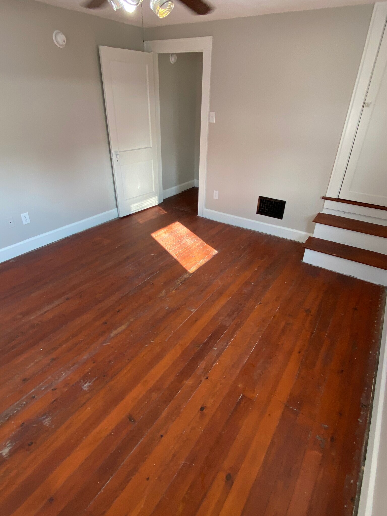 Building Photo - 2036 Singleton St