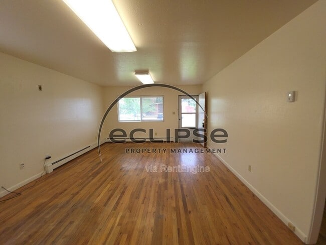 Building Photo - 729 3rd St