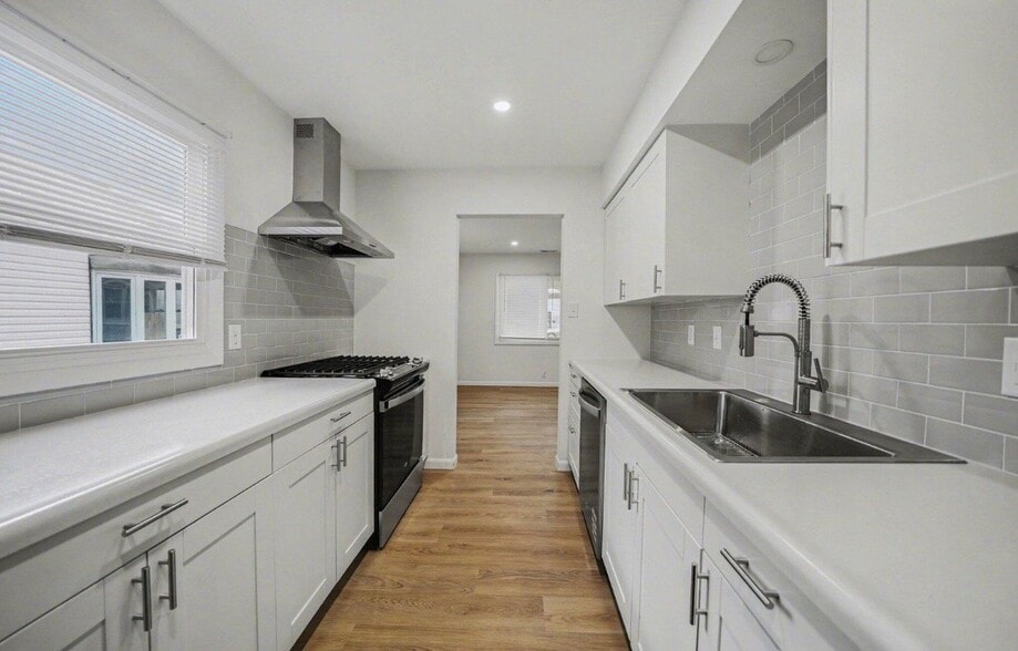 Building Photo - 613 N Ashland Ave