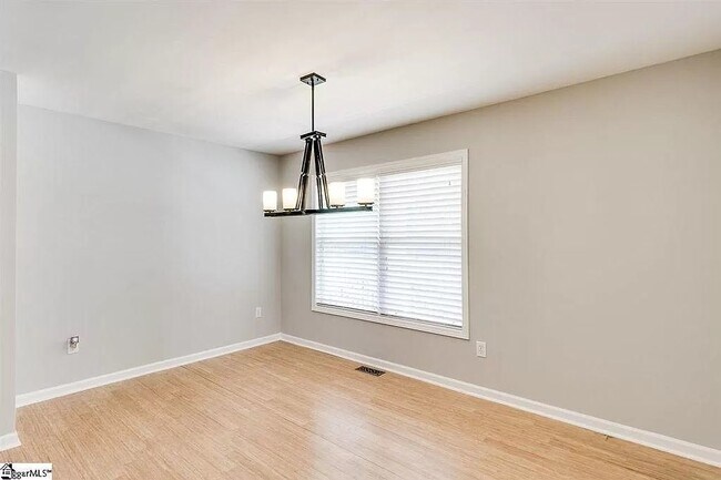 Building Photo - 331 Woodlark St