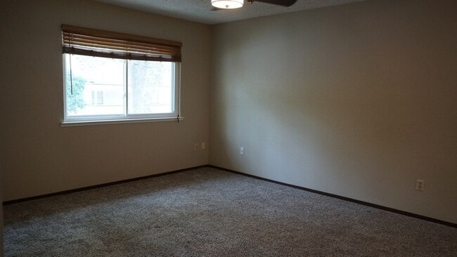 Building Photo - Charming 2 bed, 2.5 ba, 1250 sq. ft. duple...
