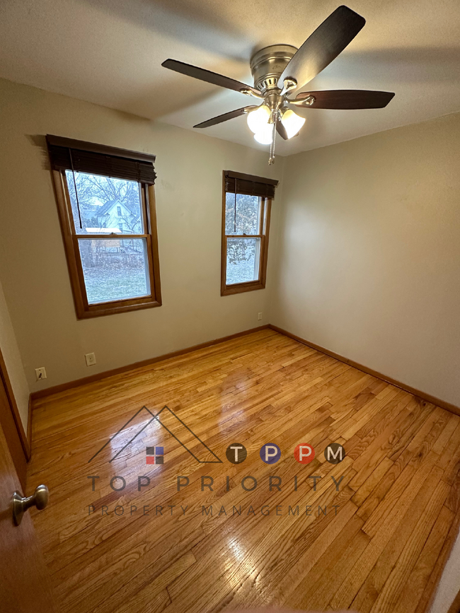 Building Photo - 2 Bedroom | 1 Bathroom Single-Family House...