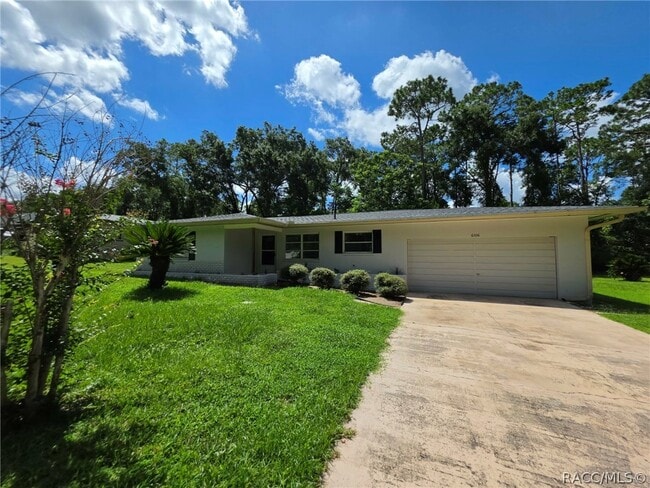 Building Photo - 6106 E Calico Ln