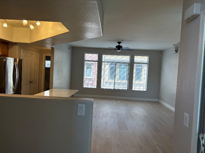Building Photo - 900 S 94th St