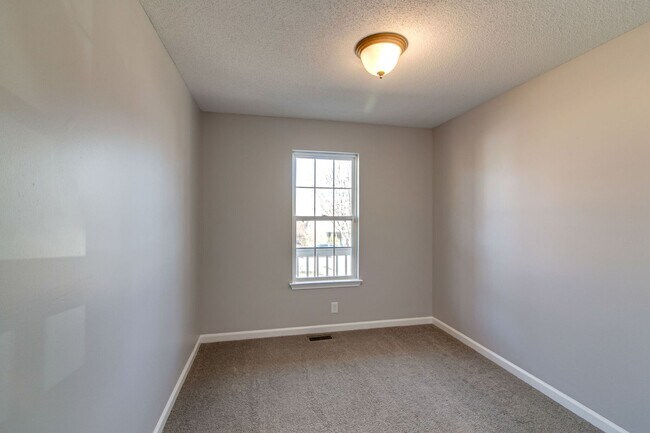 Building Photo - 940 Applegrove Cir