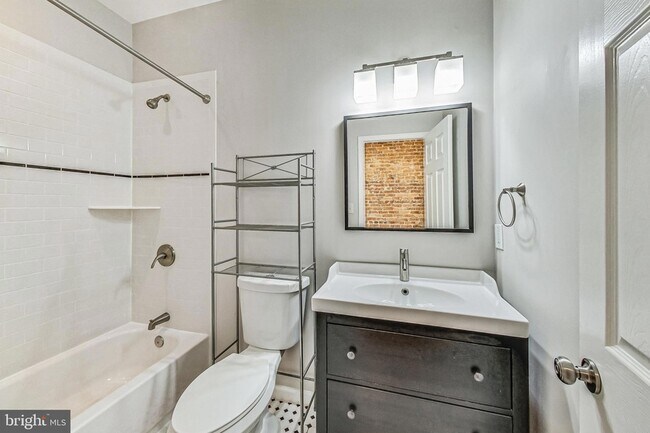 Building Photo - 627 Lamont St NW