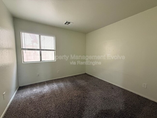 Building Photo - 1225 W Shumway Farm Rd