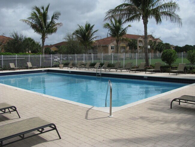 Building Photo - 161 SW Palm Dr