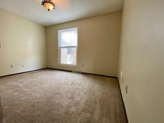 Building Photo - 10860 Utica Ct