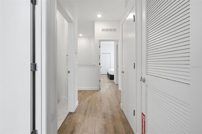 Building Photo - 285 Famagusta Dr