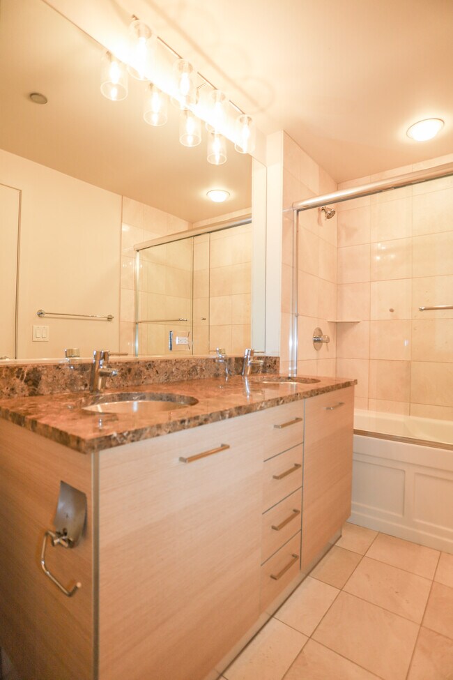 Building Photo - 901 W Huron St