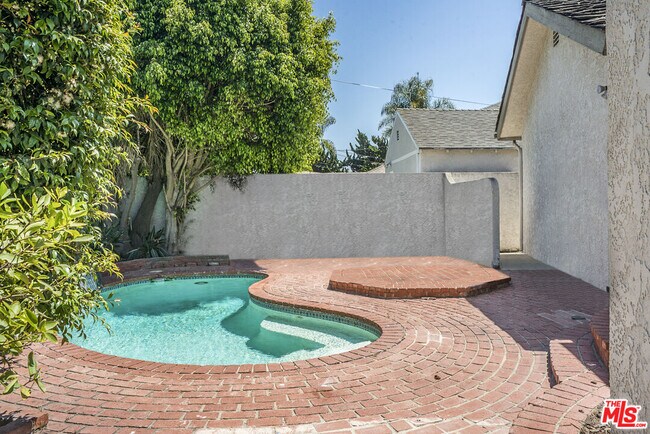 Building Photo - 8300 Regis Way