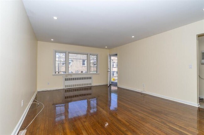 Building Photo - 7 Burdette Pl