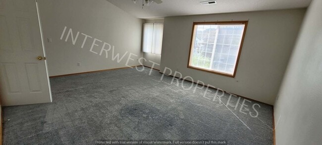 Building Photo - Spacious & Beautiful 4 bd 2.5 ba, 2 Story Battle Ground Home w/ A/C, Fireplace & so much More!