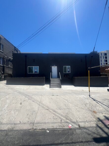 Building Photo - 266 Witmer St